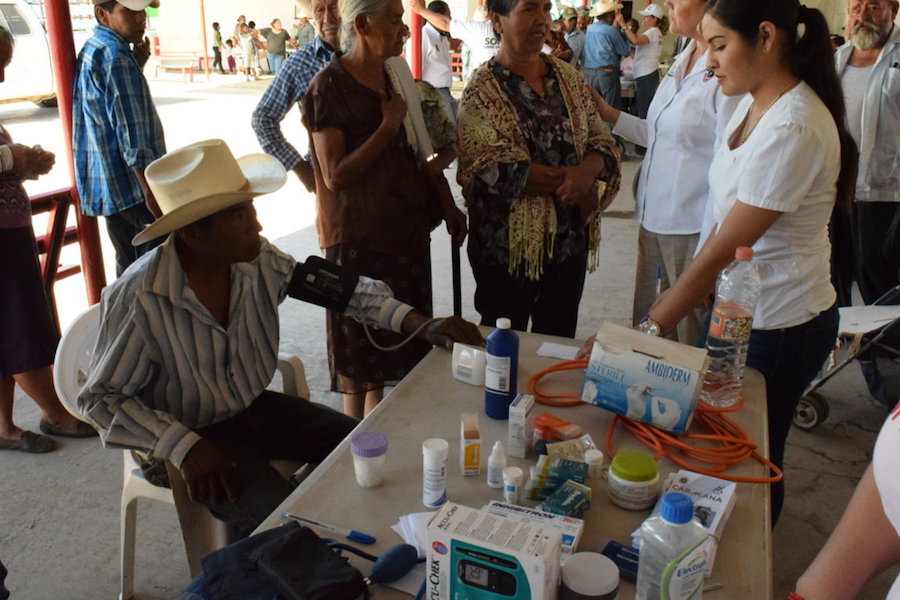 Llevan «Caravanas Comunitarias» programas de salud y autoempleo a las familias del sur: Ana Luisa Valdés