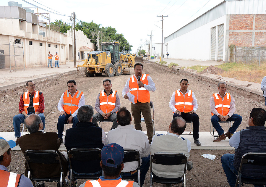 Dan banderazo a rehabilitación de calle en el parque industrial de Cajeme
