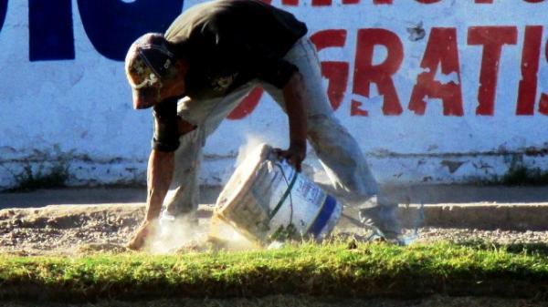 Ayuda a mantener las calles, carreteras limpias ¡Si tiras, levanta! Ayuda a mantener las calles, carreteras limpias ¡Si tiras, levanta!