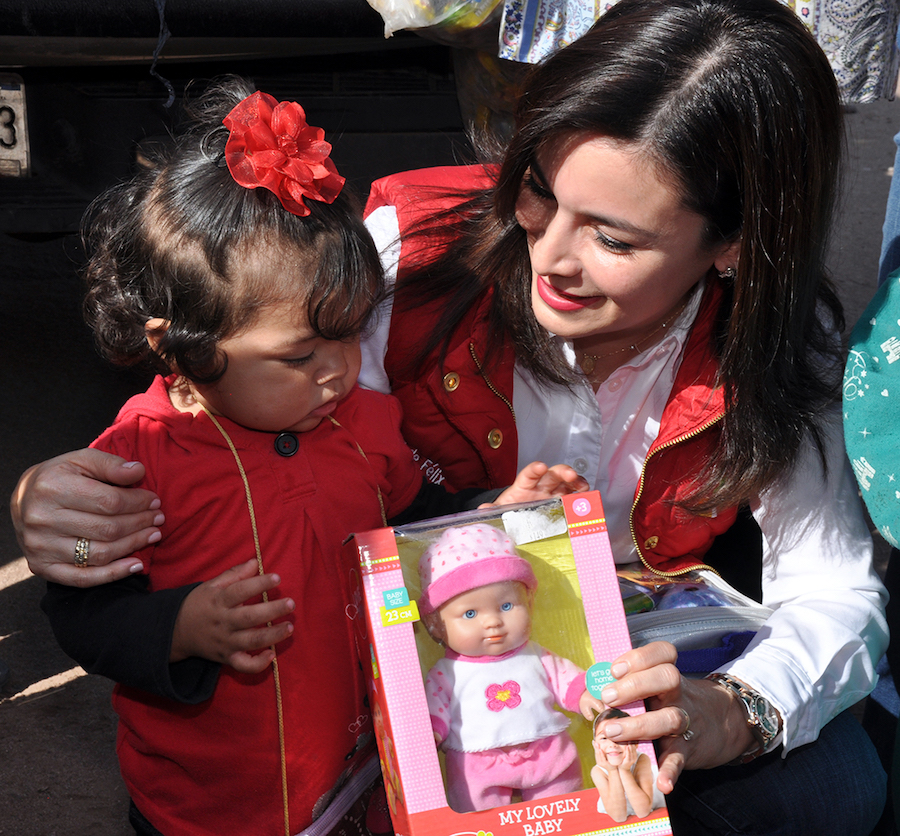 Lleva DIF Cajeme juguetes y cobijas a familias de providencia