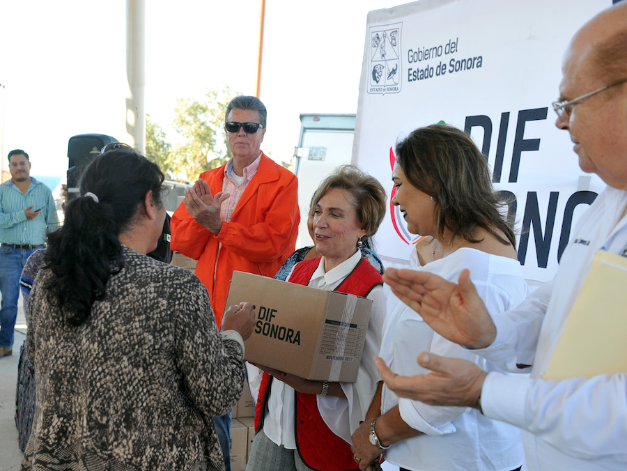 Entrega DIF Sonora apoyos a pobladores de la Costa de Hermosillo Entrega DIF Sonora apoyos a pobladores de la Costa de Hermosillo