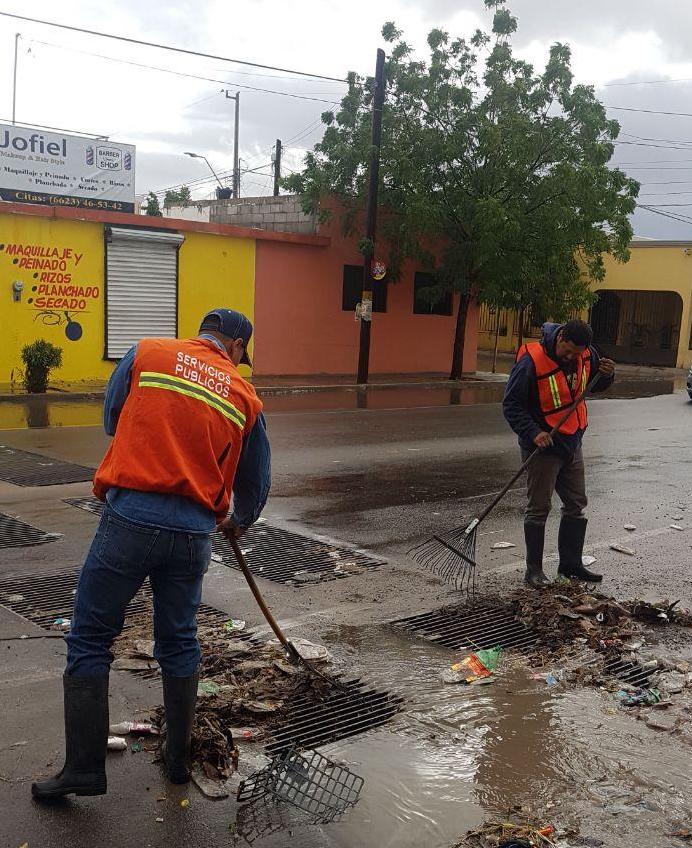 Realiza Servicios Públicos intenso operativo de limpieza de alcantarillas