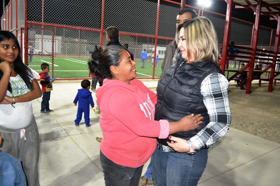 Entrega Karina García unidad deportiva en la Santa Cecilia