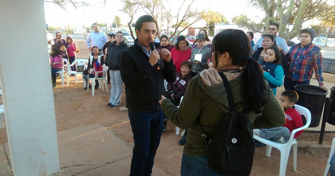 Lleva David Figueroa más de 10 mil firmas