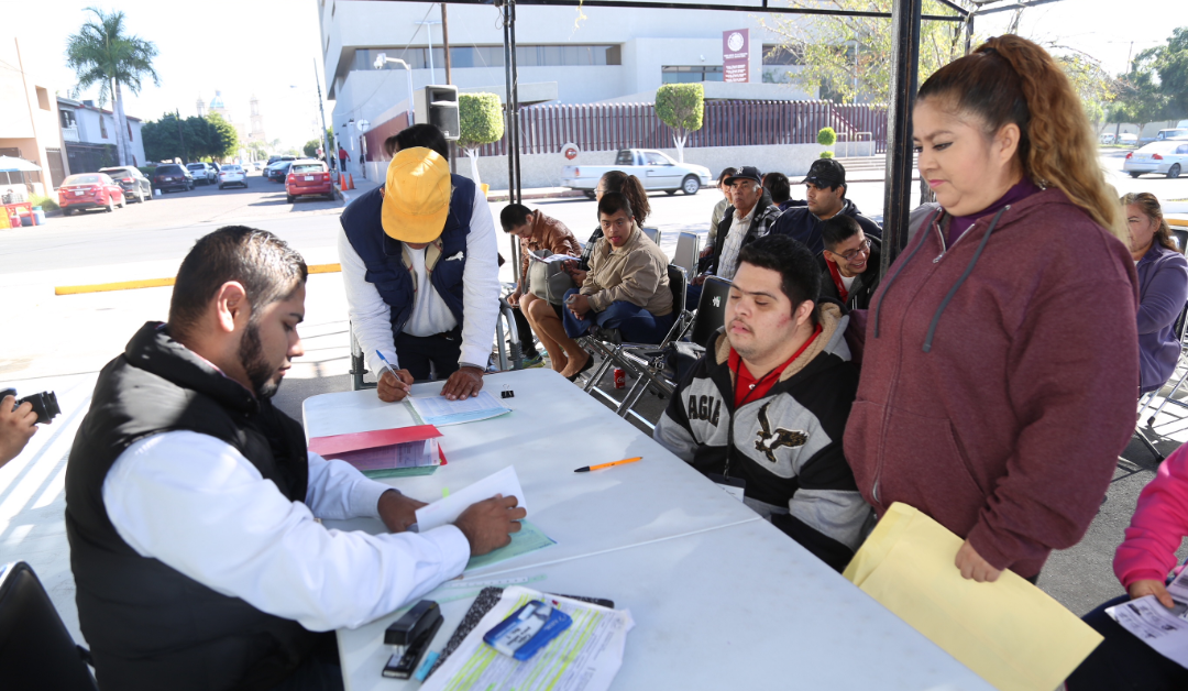 Otorga DIF Sonora becas laborales en impulso al desarrollo de personas con discapacidad
