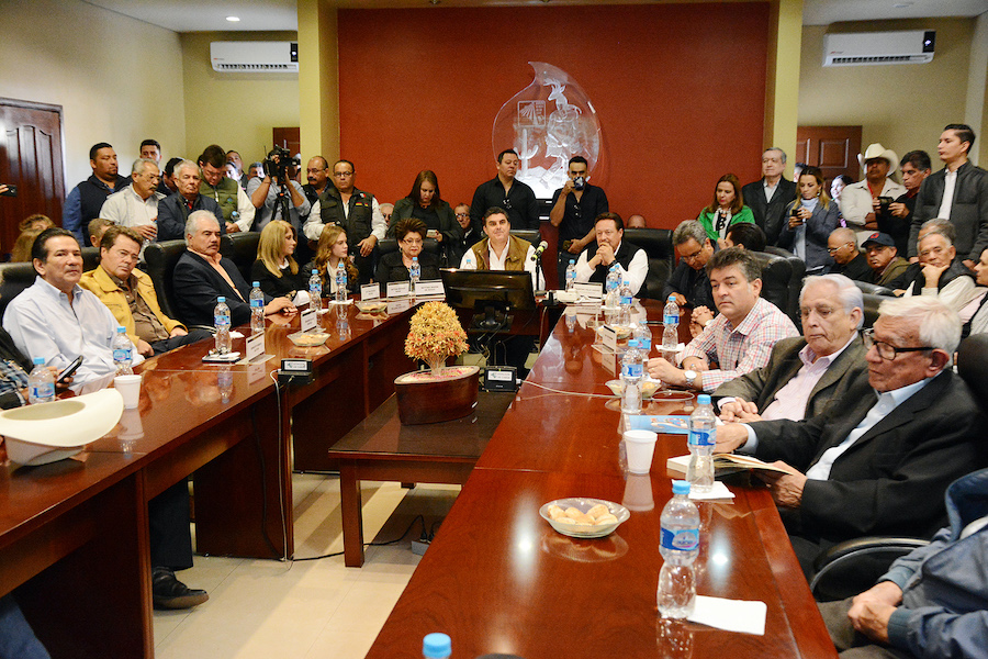 Rinden homenaje luctuoso a Adalberto Rosas López Rinden homenaje luctuoso a Adalberto Rosas López