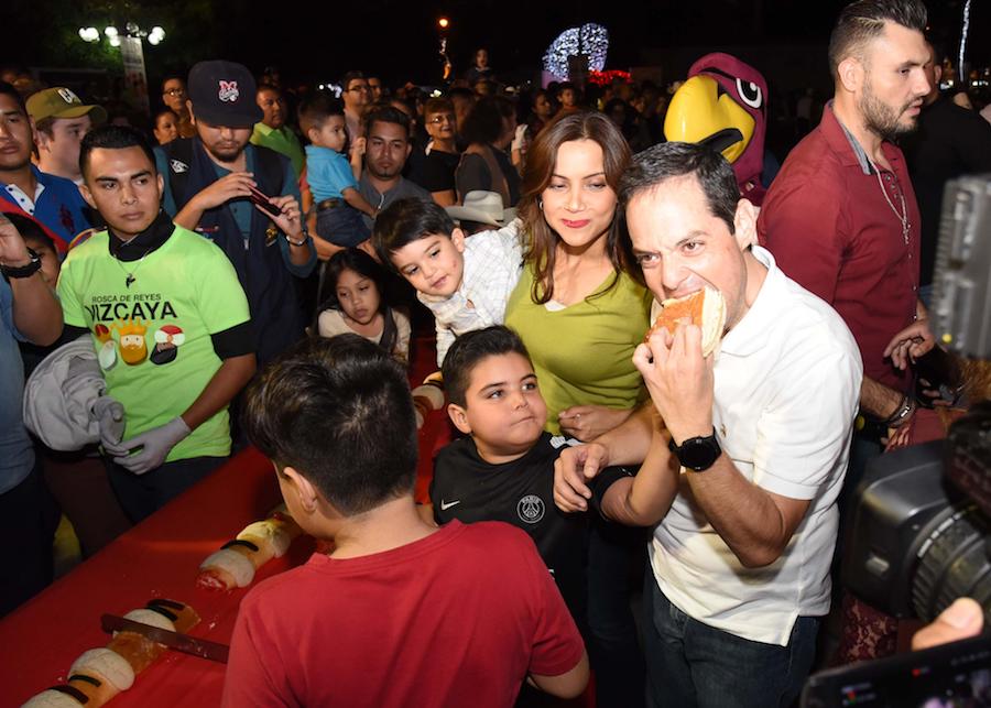 Disfrutan familias de la Rosca más grande de Hermosillo