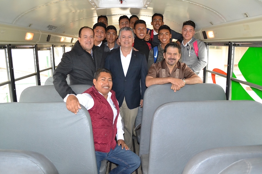 Recibe Cecytes Caborca nueva flotilla de transporte