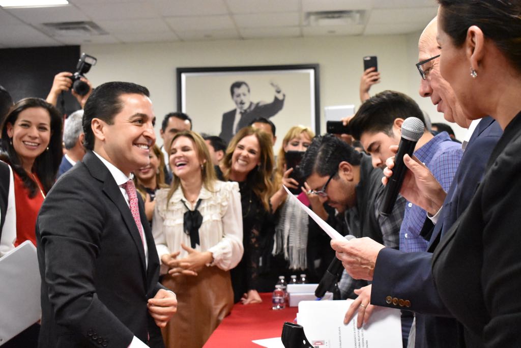 “Quiero seguir trabajando para los sonorenses”: David Palafox se registra para diputado federal