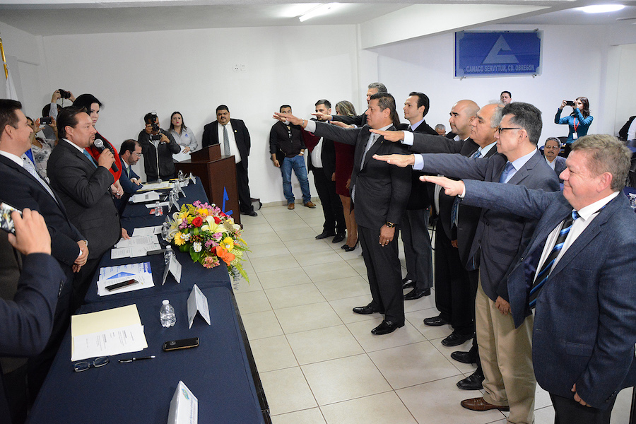 Tomó protesta alcalde FFC a nueva mesa directiva de CANACO SERVYTUR Ciudad Obregón