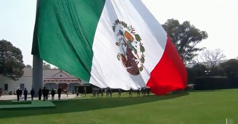 La bandera izada al revés ¿mensaje subliminal, real?