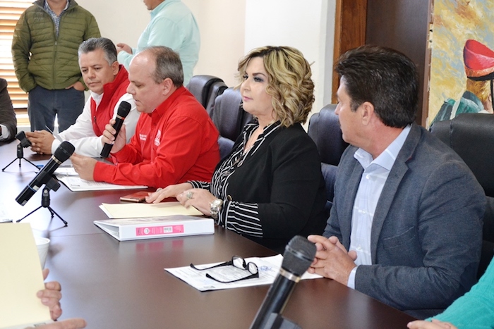 Aprueban licencia a Karina García y toma protesta nuevo alcalde