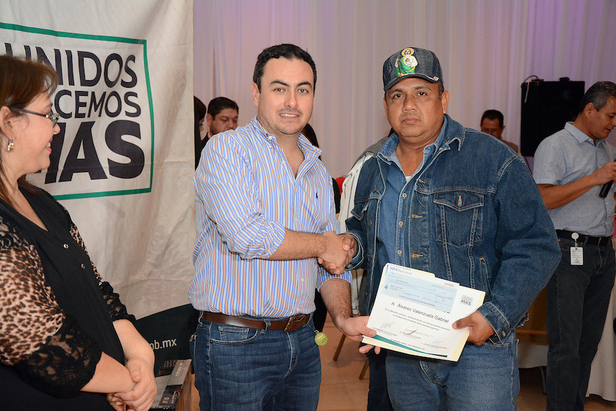 Entregan reconocimientos a personal de recolección de basura en Cajeme