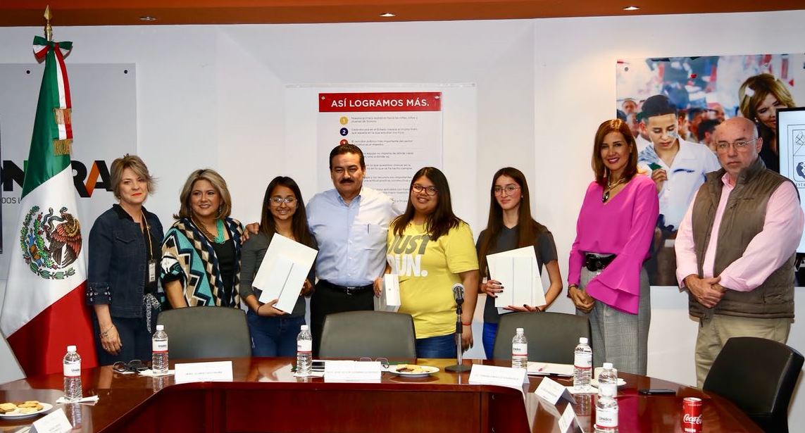 Premia SEC a jóvenes ganadores de concurso “Vivo mi tiempo”
