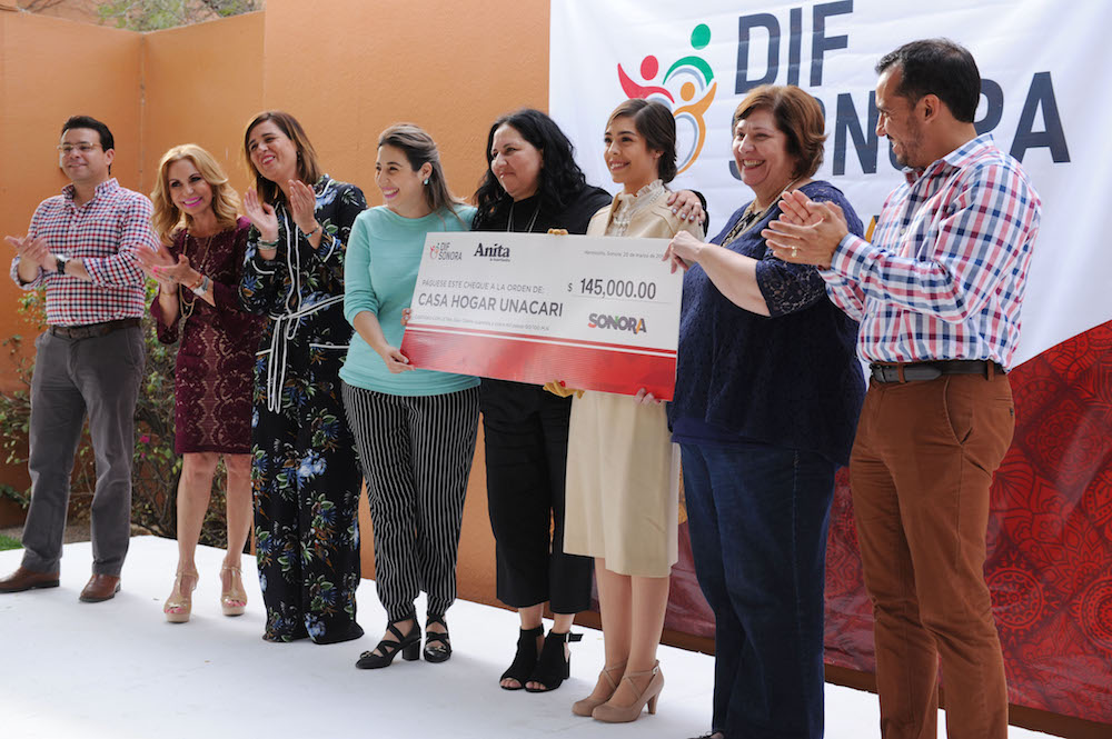 Recibe Casa Hogar Unacari donativo recaudado por obra «Anita La Huerfanita»