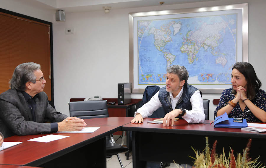 Se reúne Secretario de Economía con empresarios de compañía fotovoltaica