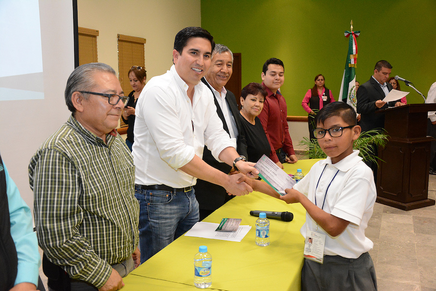Apoya Ayuntamiento a estudiantes cajemenses