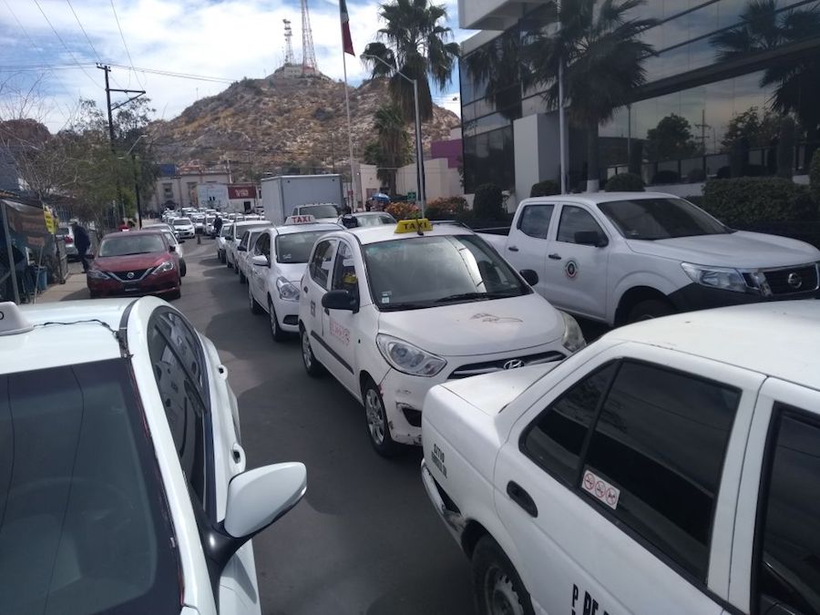 Piden taxistas ante el Congreso reforma a la Ley del Transporte