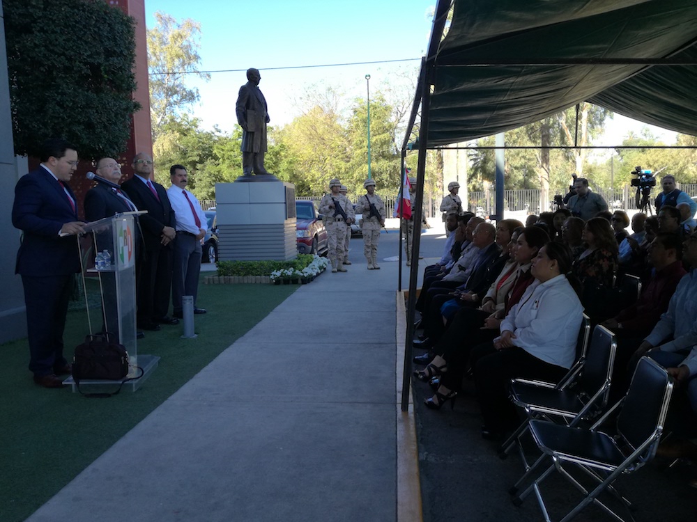 Conmemoran natalicio de Benito Juárez