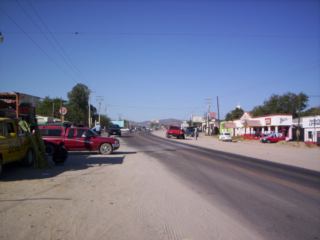 La carretera a Zamora apenas si sirve para el tráfico local ¿entonces? La carretera a Zamora apenas si sirve para el tráfico local ¿entonces?