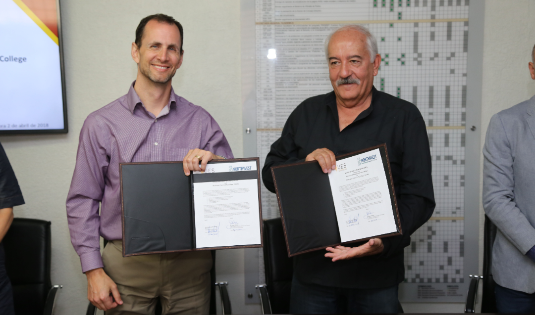 Firman convenio Directivos de UES y Northwest Community College Firman convenio Directivos de UES y Northwest Community College