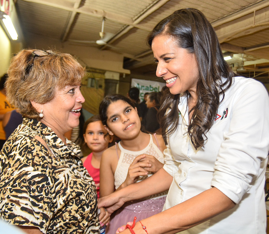 Fortalecerá Anabel Acosta programas sociales