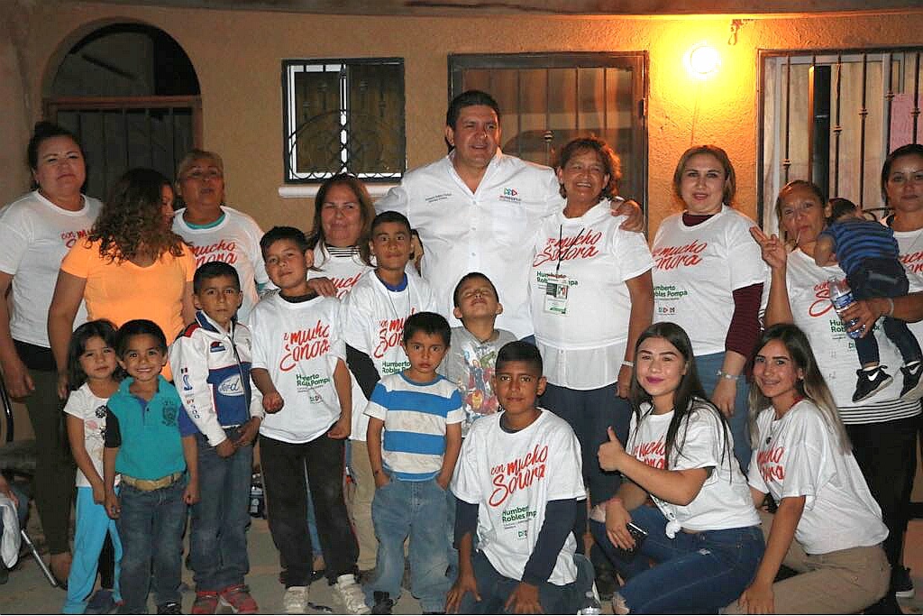 Recibe apoyo Humberto Robles Pompa de vecinos de Colinas del Yaqui