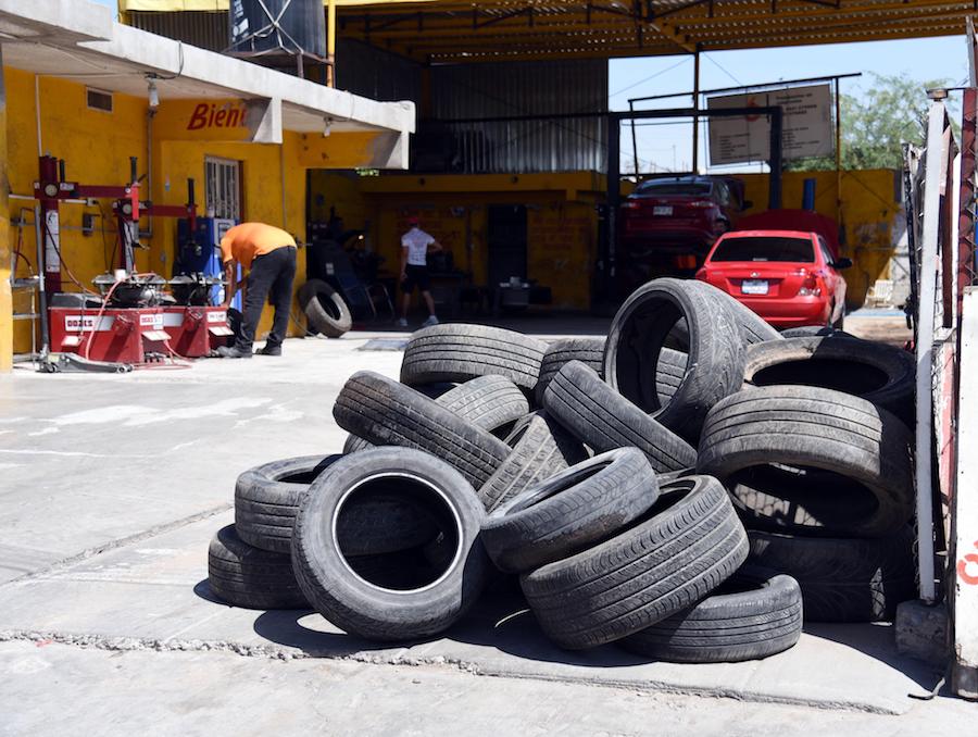 Realizan recorridos para retirar llantas de comercios