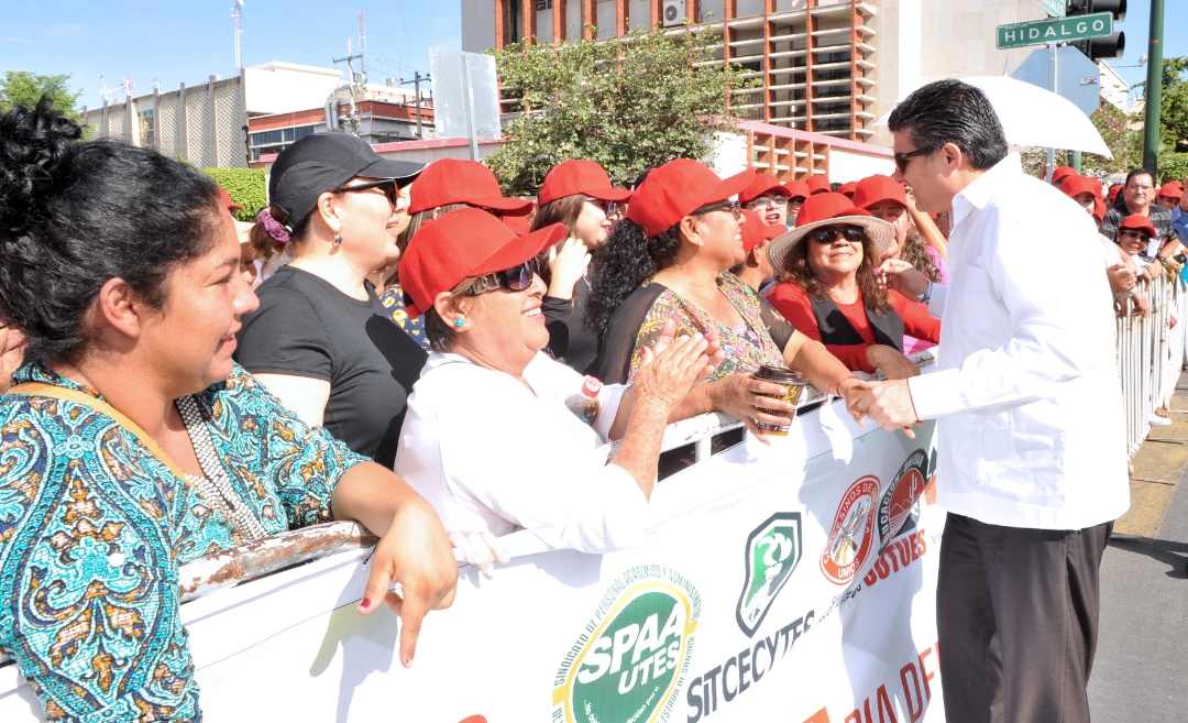 Preside Secretario de Gobierno desfile conmemorativo al Día del Trabajo
