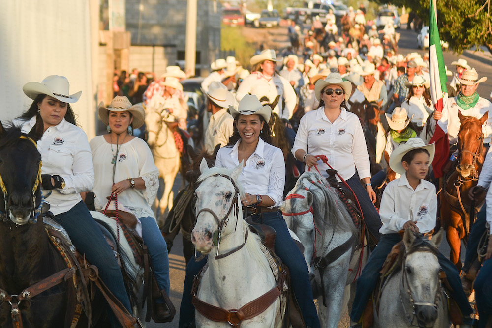 Encabeza Anabel Acosta Cabalgata en Familia por Cajeme