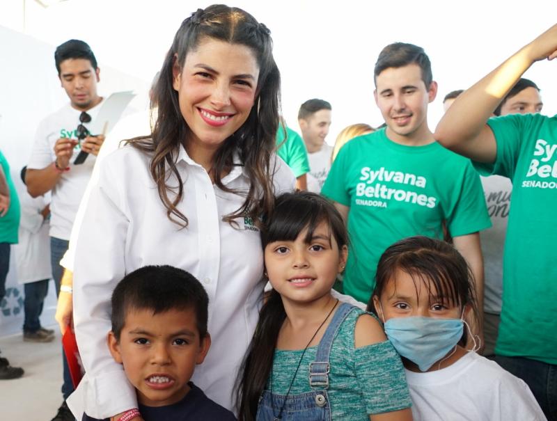 Leyes deben estar del lado del ciudadano: Sylvana Beltrones