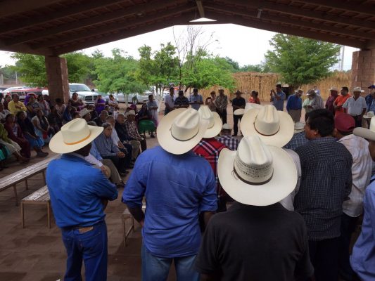Toman caseta de cobro gobernadores de la etnia Yaqui