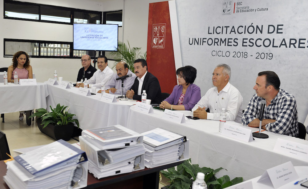 Emite SEC fallo para la compra de uniformes y zapatos escolares