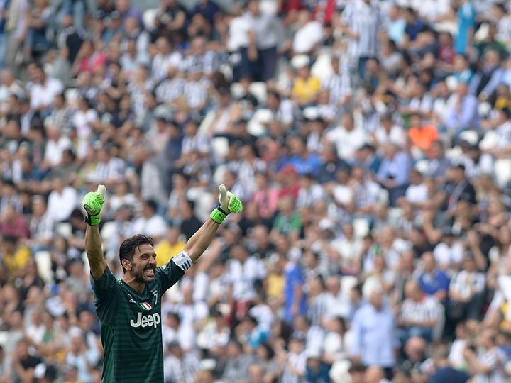 Buffon pone a todos de pie en su adiós