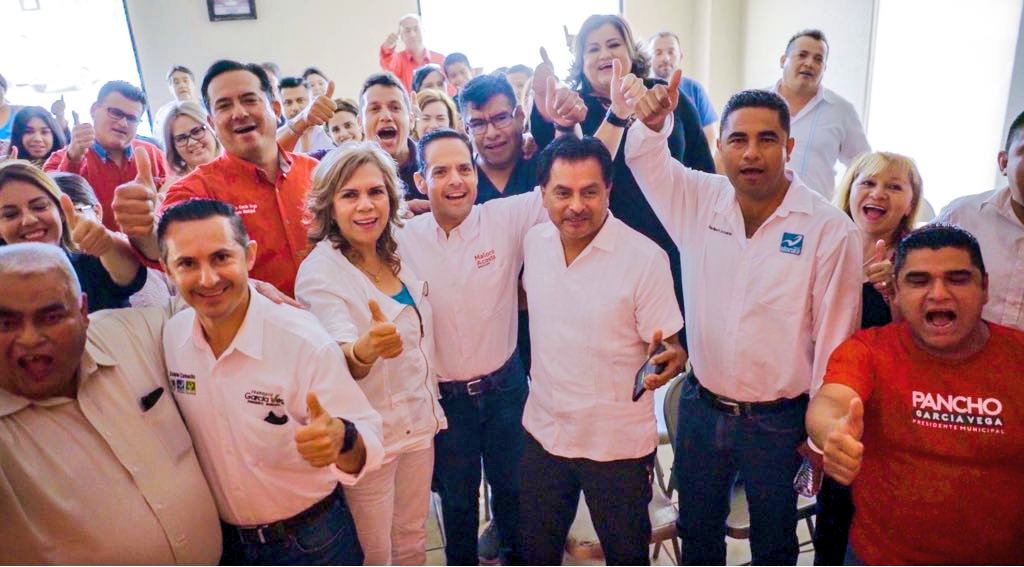 Francisco García Vega, Maloro Acosta y Rafaela Félix, asisten a la charla Bienestar de la familia Francisco García Vega, Maloro Acosta y Rafaela Félix, asisten a la charla Bienestar de la familia