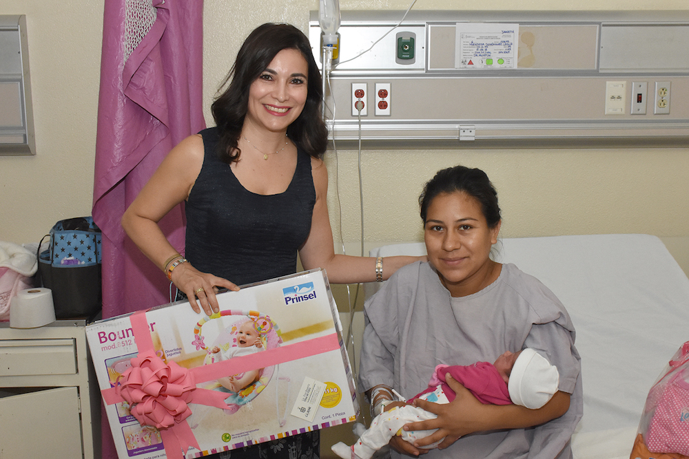 Visita DIF Cajeme a «Mamás 10 de Mayo»