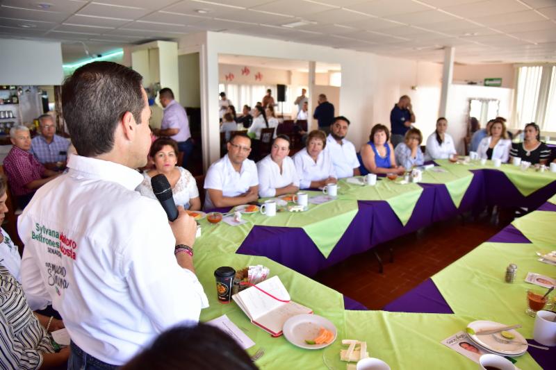 Piden a Maloro Acosta llevar escuela de Enfermería a Puerto Peñasco