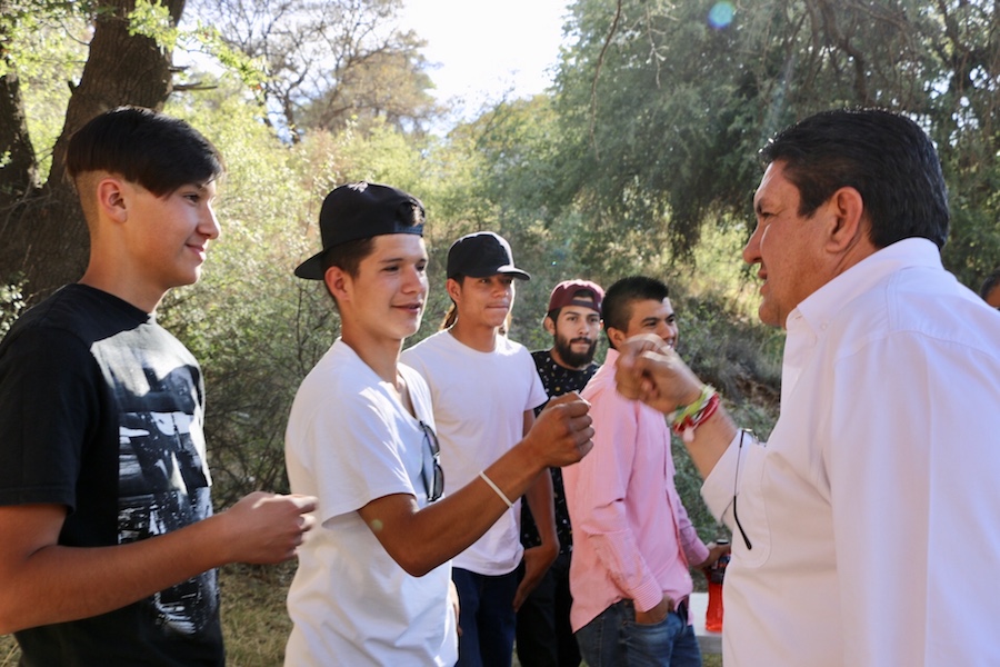 Fortalece Robles Pompa sus propuestas con vecinos y primovotantes de Cananea