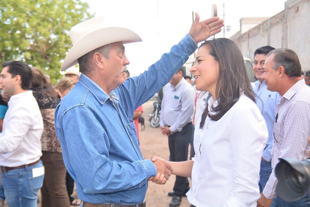 Respaldan trabajadores municipales a Anabel Acosta