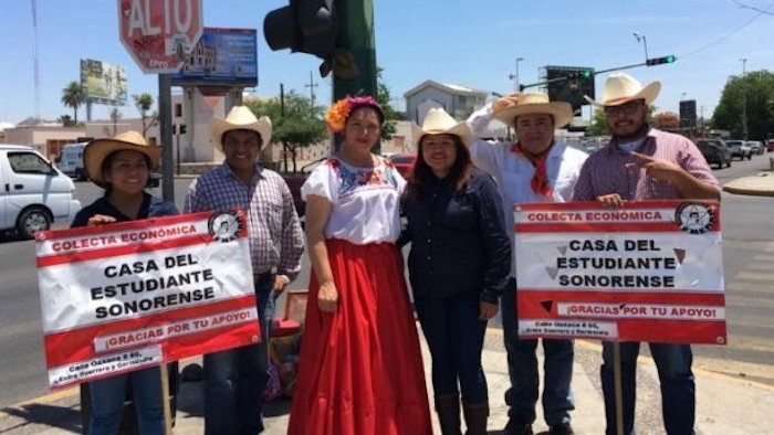 Estudiantes bailan en Rodríguez y Encinas por dinero, para su albergue