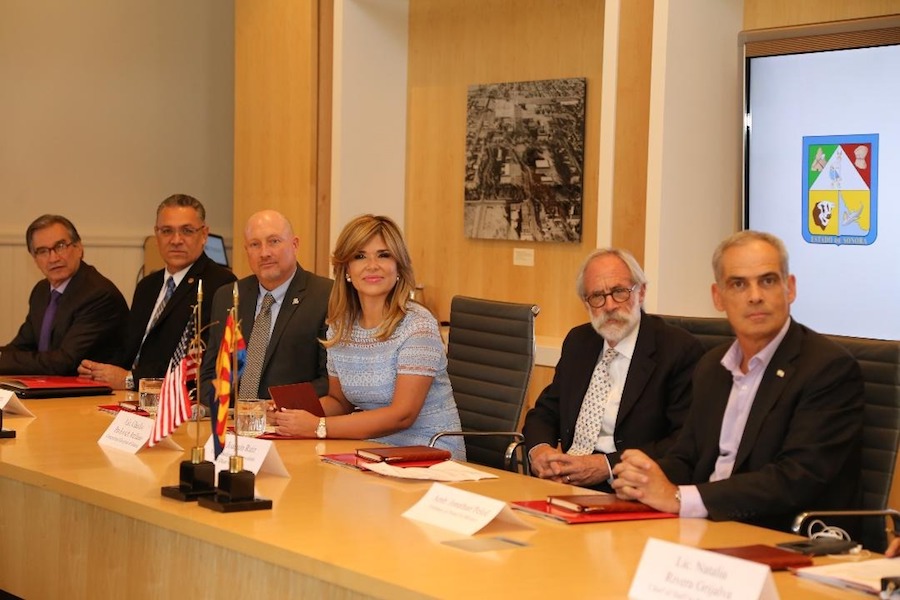 Impulsa Gobernadora liderazgo en innovación con Universidad de Arizona
