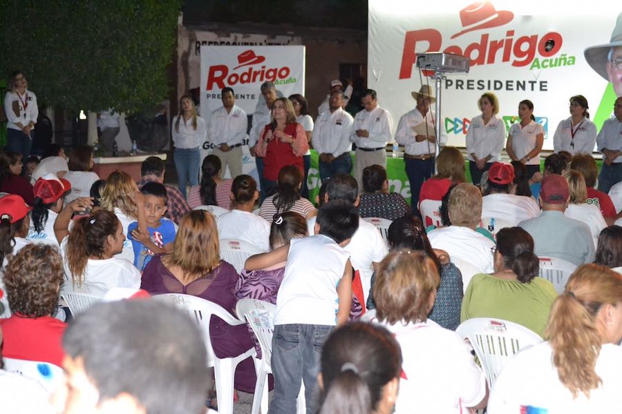 Karina García hace compromisos con caborquenses