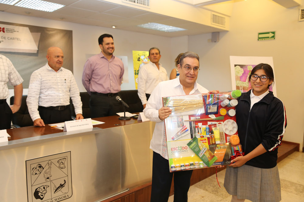 Premian a ganadores del concurso de cartel Trazos por la Legalidad 2018