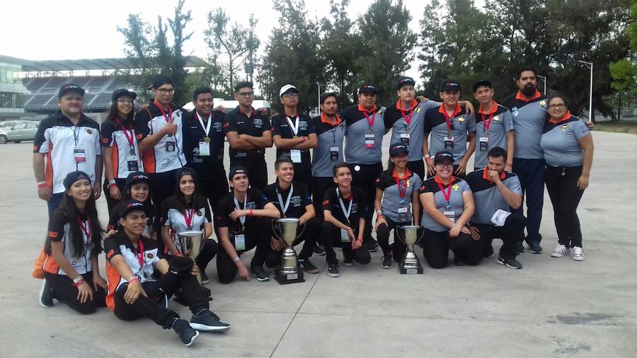Cobach va a Singapur y Londres con dos Escuderías de F1 in Schools
