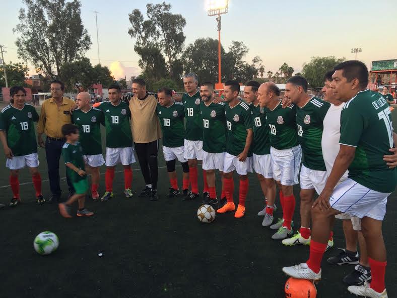 Viven la pasión mundialista con Ernesto de Lucas y leyenda del futbol mexicano