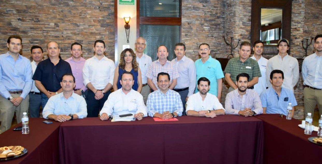 Ernesto de Lucas expone ante cámaras empresariales plan de seguridad