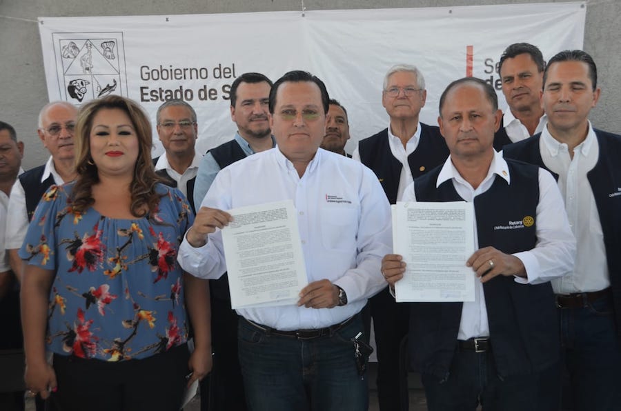 Recibe Secretaría de Salud donativo de unidad médica móvil
