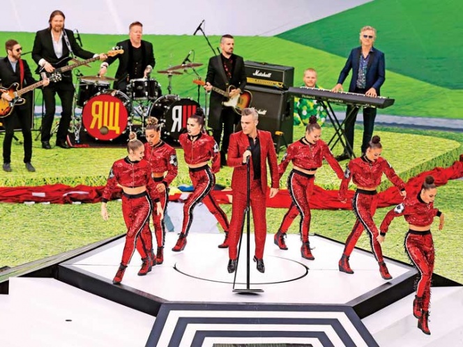 Robbie Williams le pone polémica a la inauguración de Rusia 2018