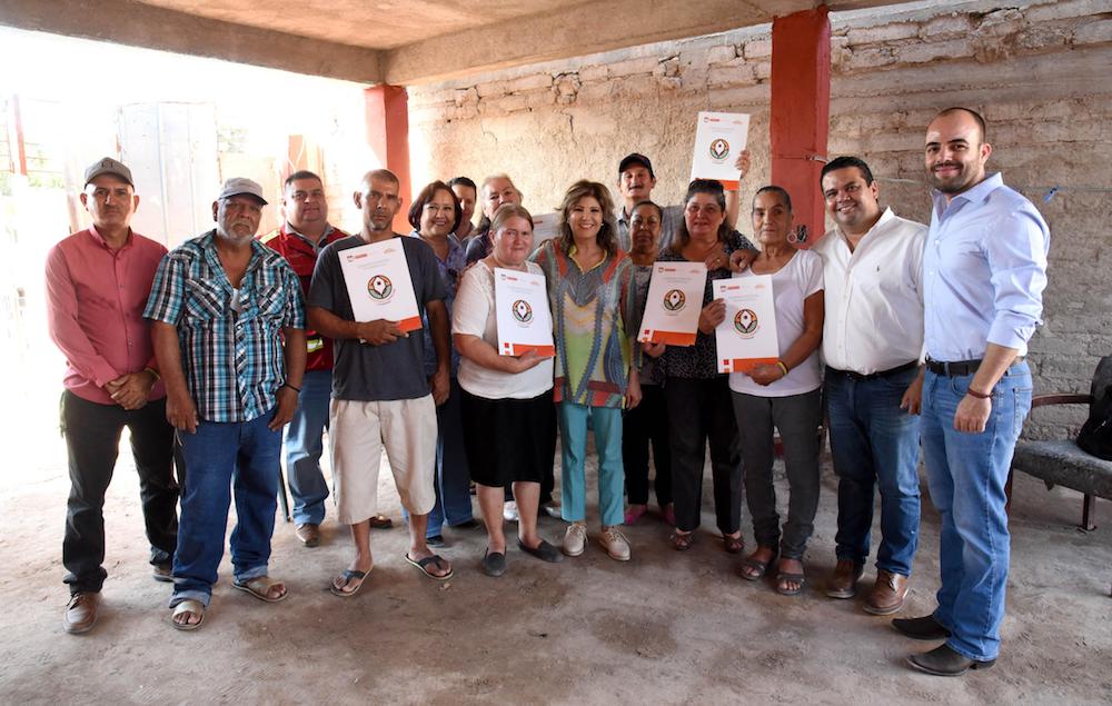 Reciben títulos de propiedad en Miguel Alemán