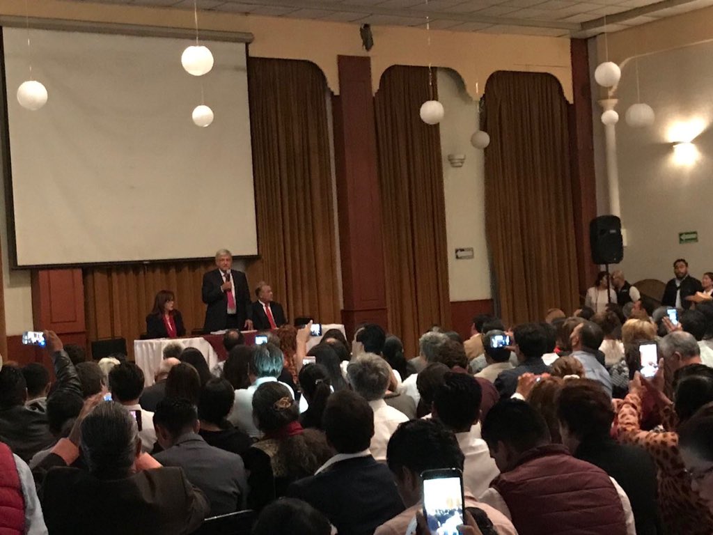 López Obrador llama a gobernadores electos a trabajar con honestidad